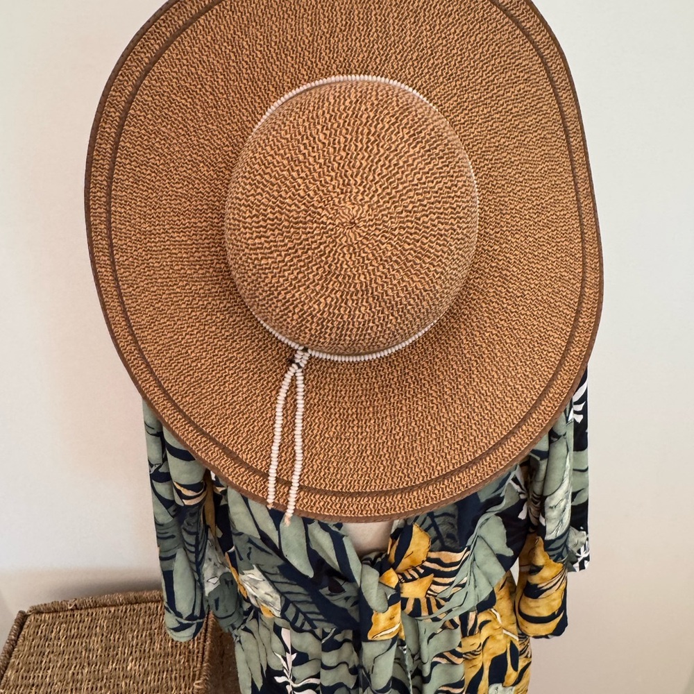 Straw Brown Wide-Brimmed Hat - Picture 2 of 13